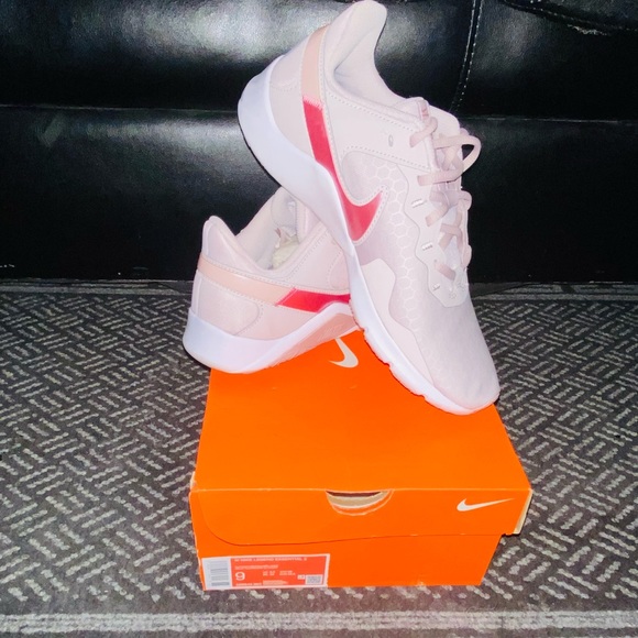 Women’s Nike Athletic running shoes - Picture 7 of 7